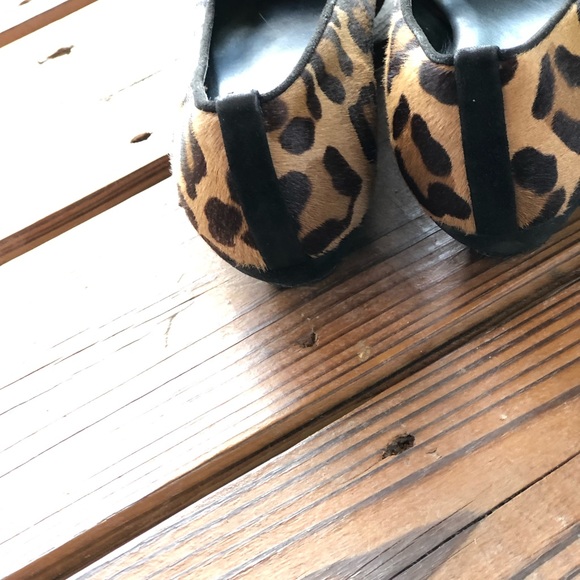 Stuart Weitzman Leopard Flats -8M - Picture 5 of 8